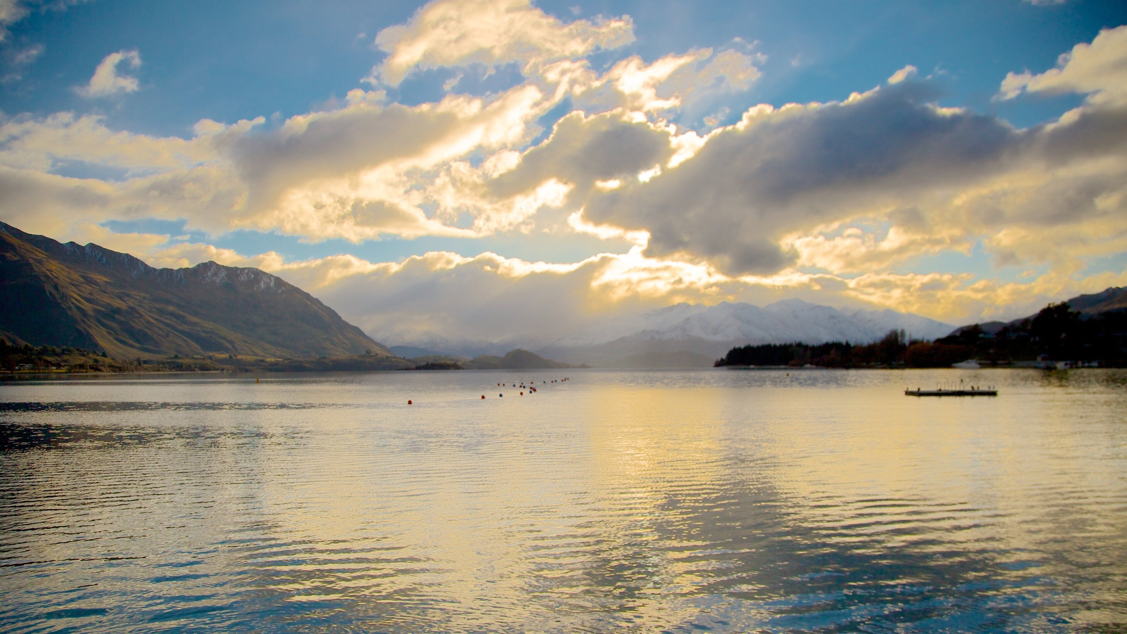瓦納卡湖 呈现出 湖泊或水坑 和 夕陽