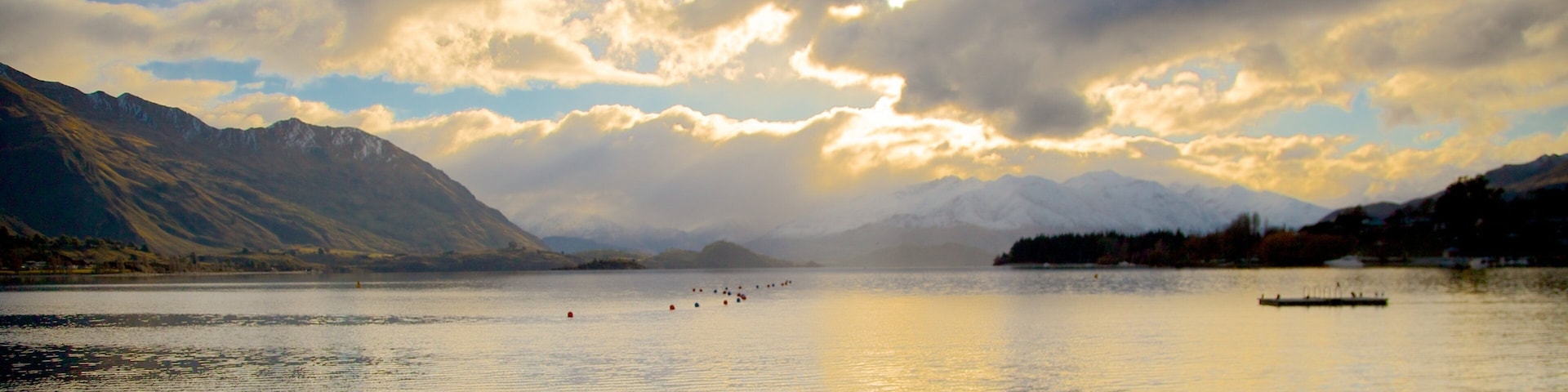 Lake Wanaka which includes a sunset and a lake or waterhole