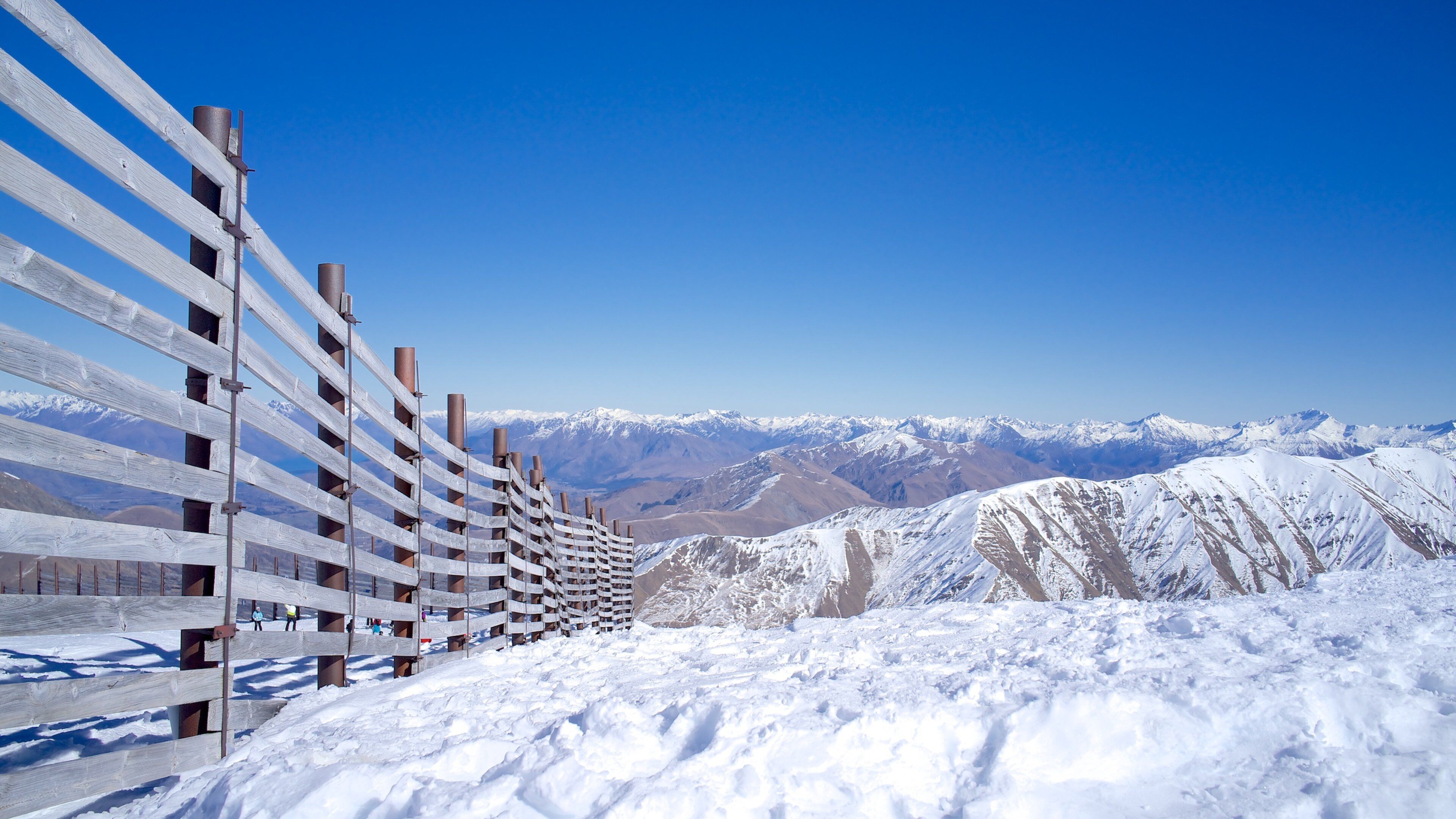 Cardrona Alpine Resort showing snow