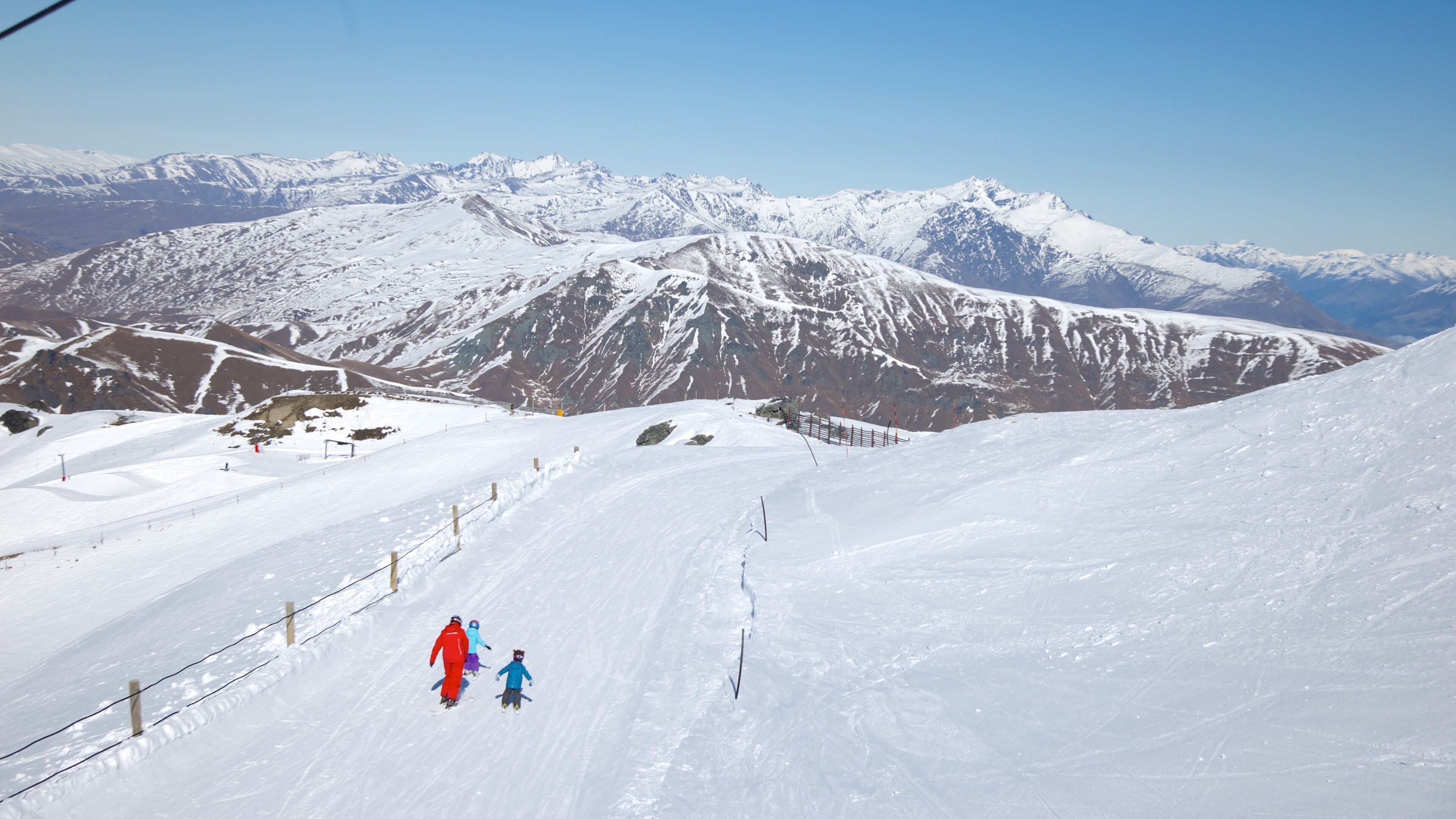 Cardrona Alpine Resort showing landscape views, mountains and snow