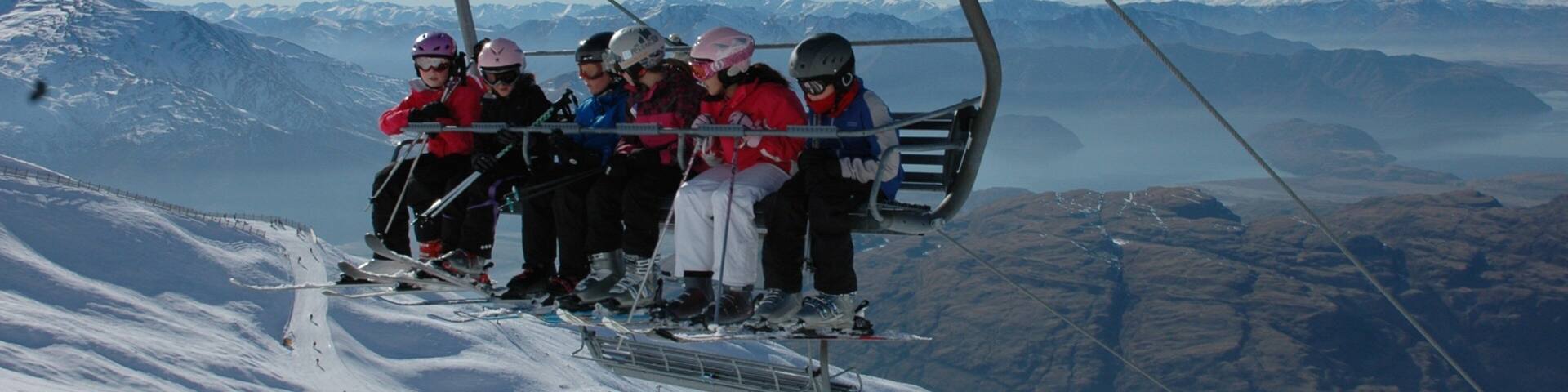Treble Cone which includes a gondola, snow and snow skiing