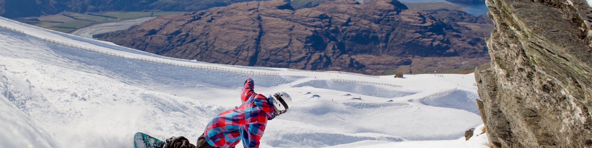 Treble Cone which includes snow boarding, snow and tranquil scenes