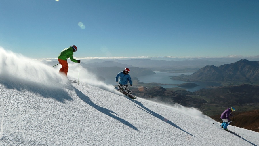 Treble Cone featuring snowboarding, snow and snow skiing