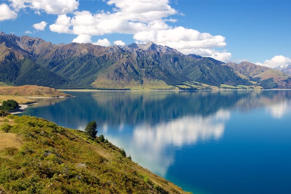 Lake Hawea das einen Berge und See oder Wasserstelle