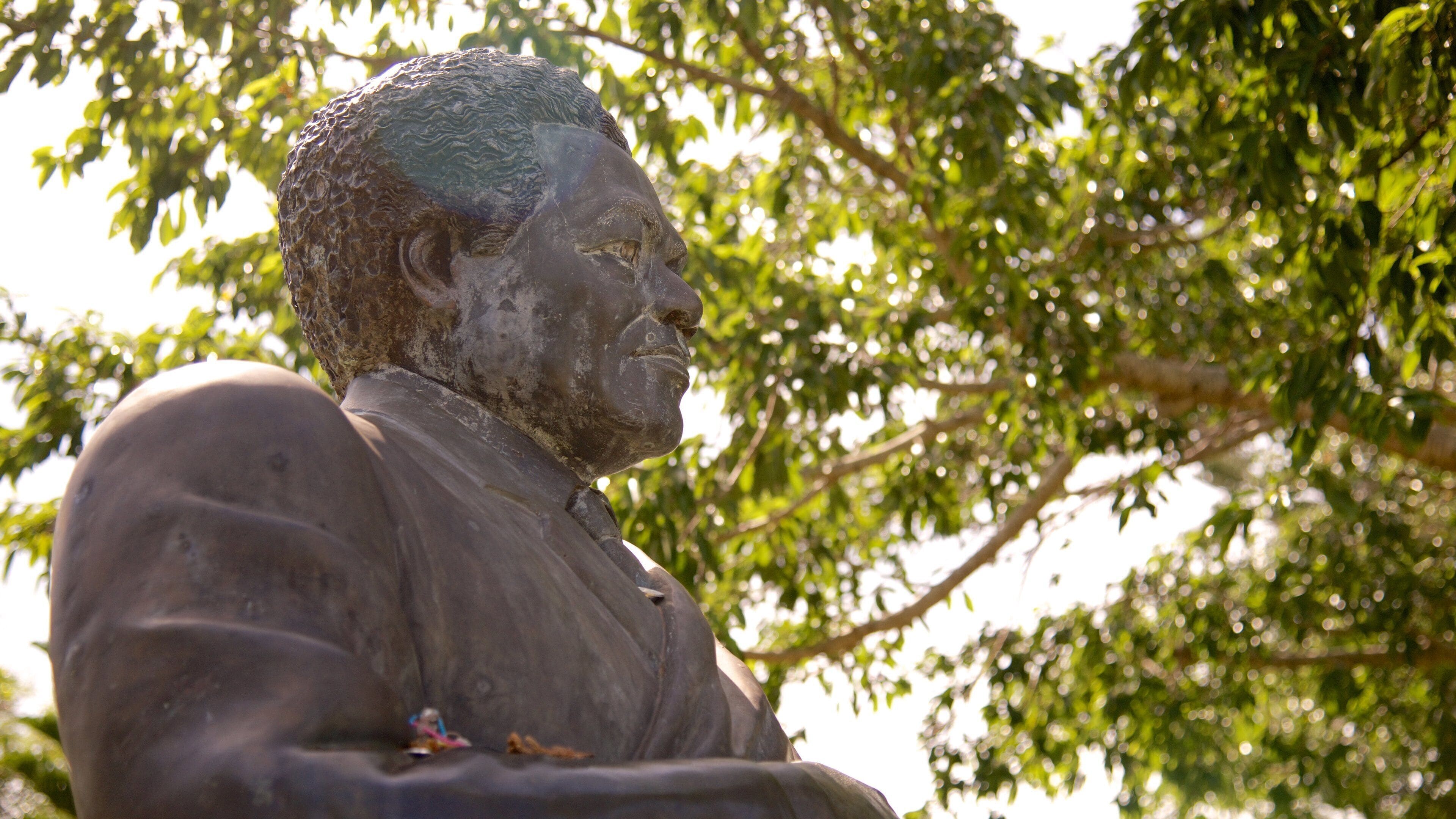 Jean-Marie Tjibaou Cultural Center showing a statue or sculpture