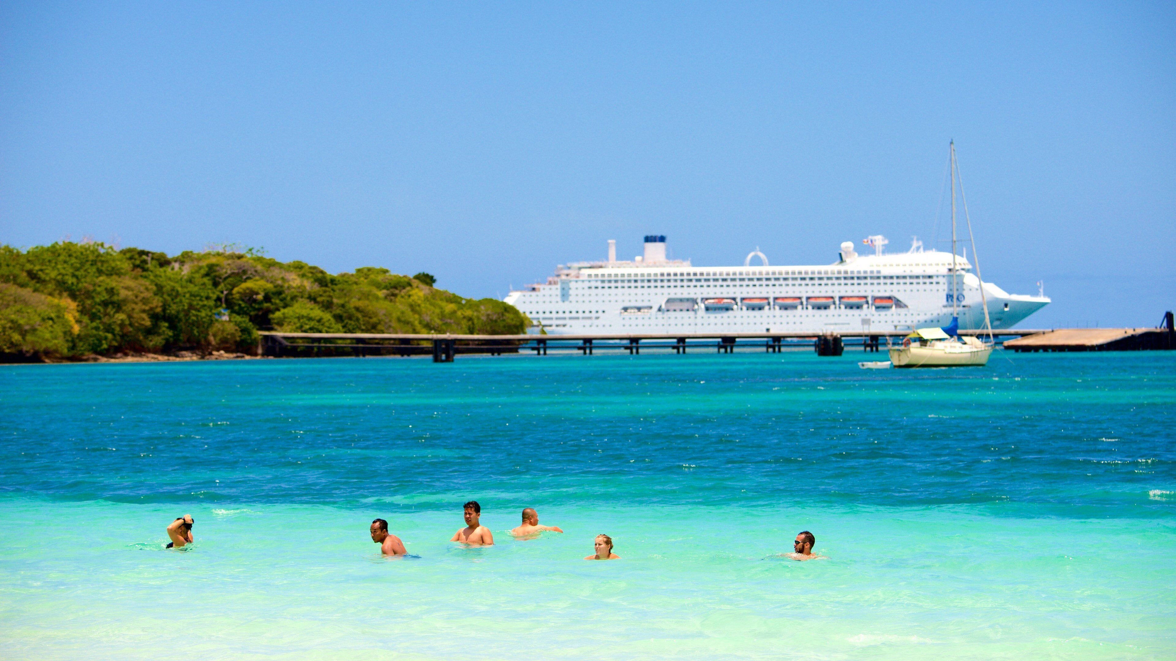 Playa de Kuto que incluye crucero, natación y vistas generales de la costa