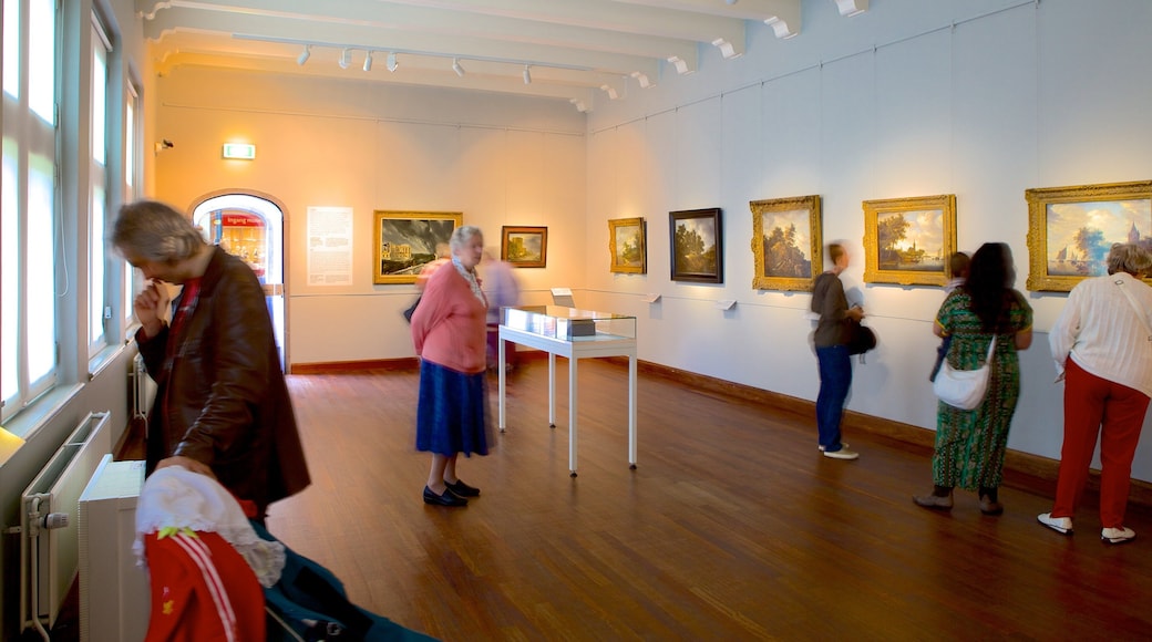 Musée Frans Hals qui includes art et scÚnes intérieures aussi bien que un grand groupe de personnes