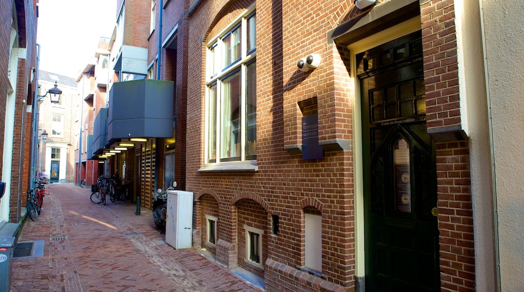 Corrie Ten Boomhuis 设有 街道景色