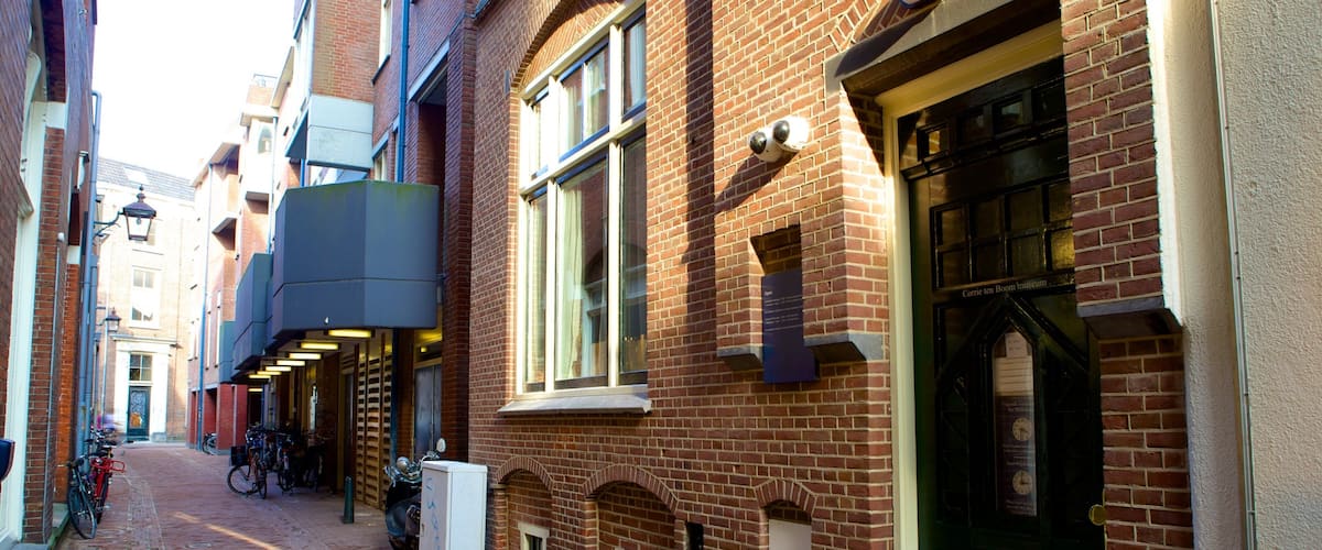 Corrie Ten Boomhuis ofreciendo escenas urbanas