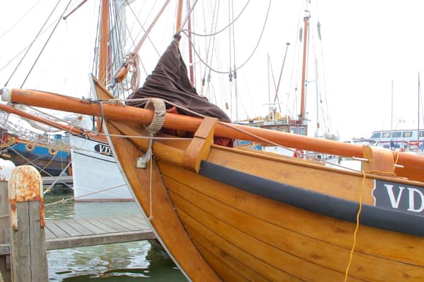 Volendam Harbour which includes boating and a bay or harbor