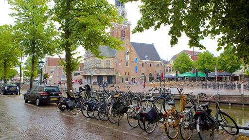 Waag che include bicicletta e strade