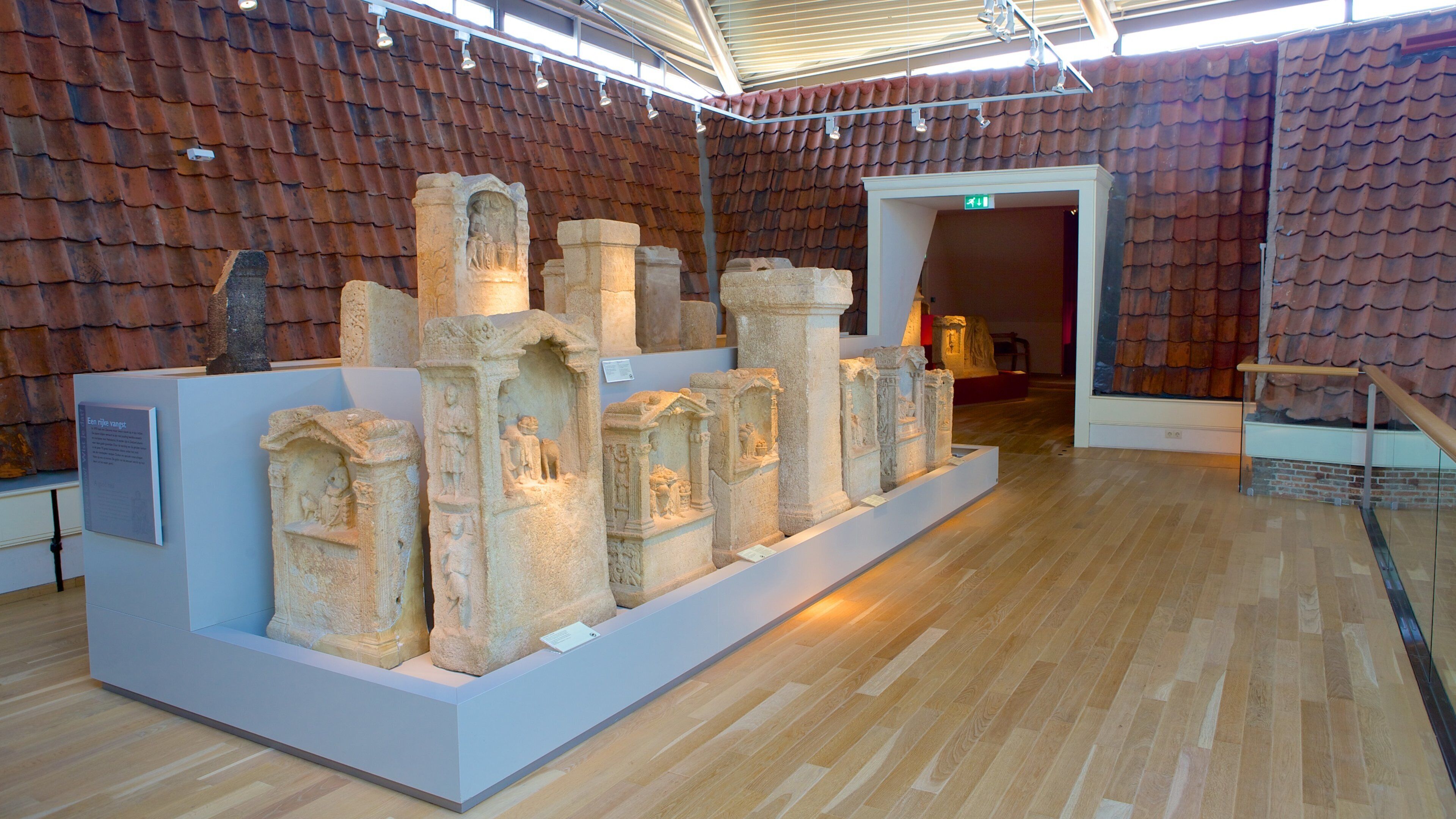Rijksmuseum van Oudheden che include arte e vista interna
