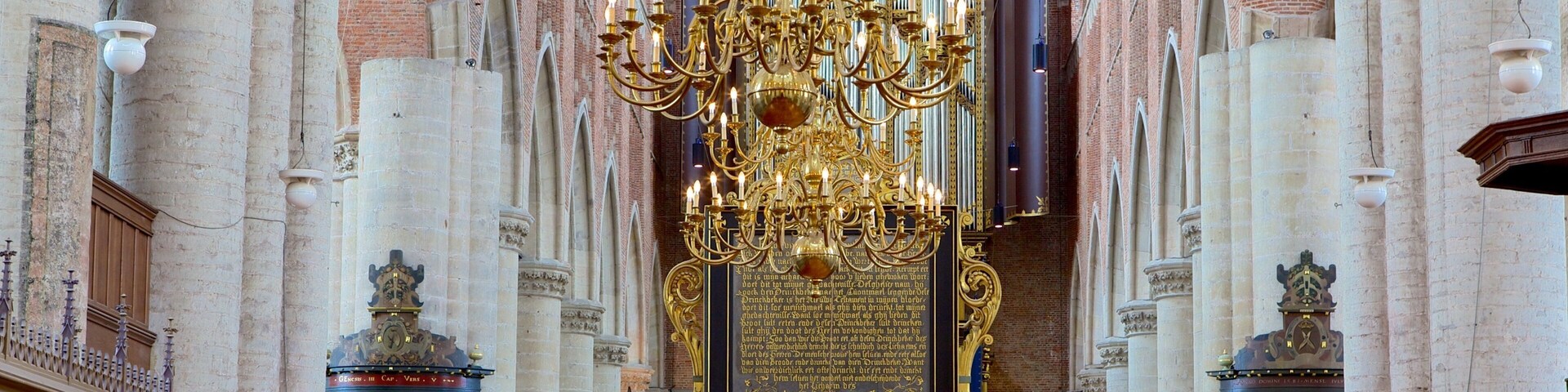 Pieterskerk mostrando arquitetura de patrimônio, uma igreja ou catedral e vistas internas