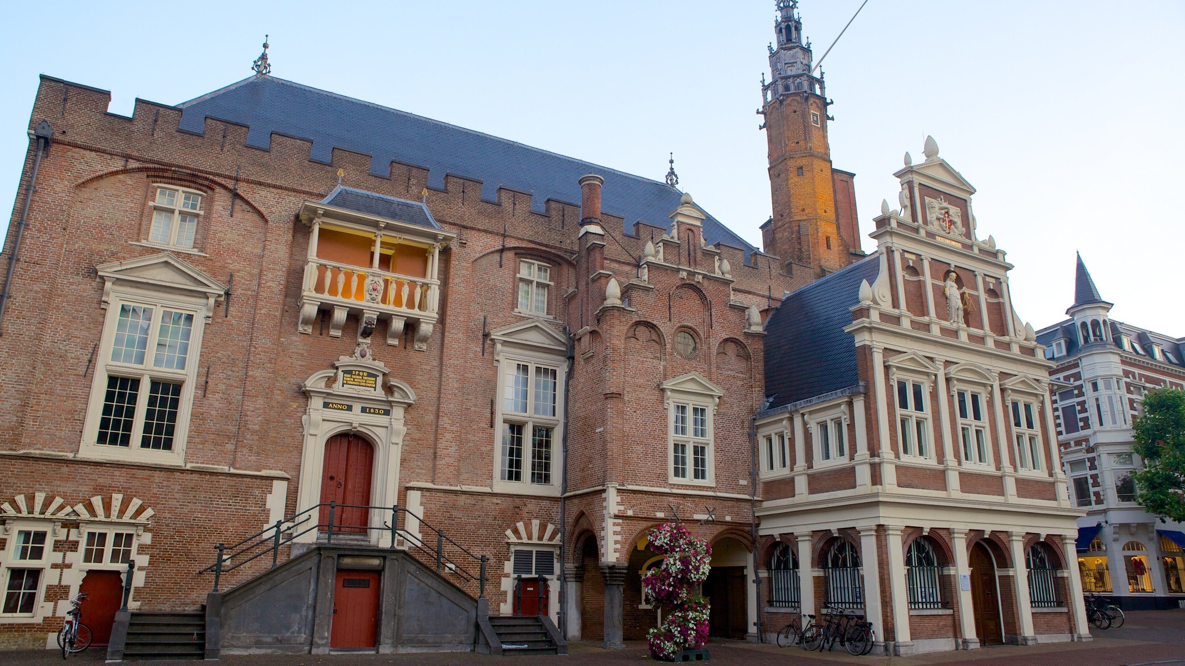 Stadhuis showing street scenes and heritage architecture