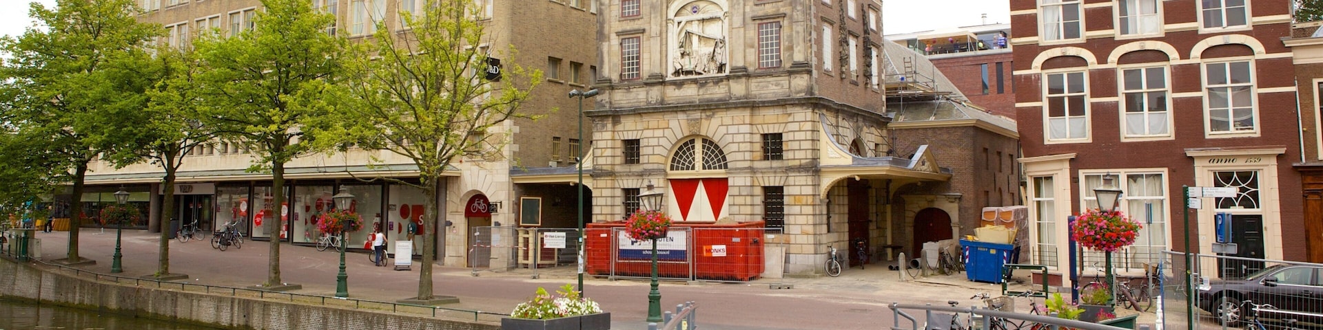 Waag which includes heritage architecture, street scenes and a bridge