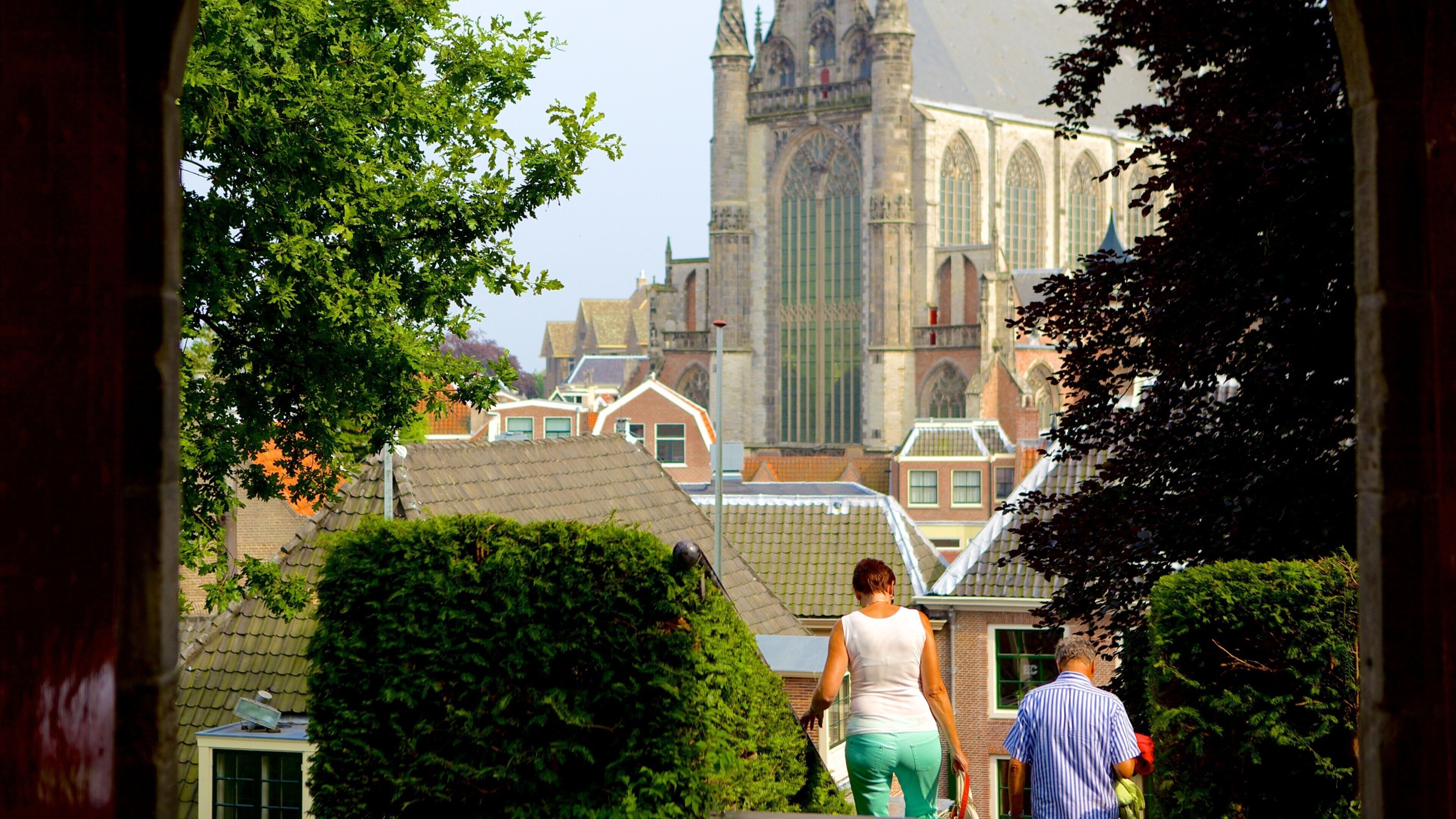 Burcht fasiliteter samt liten by eller landsby i tillegg til par