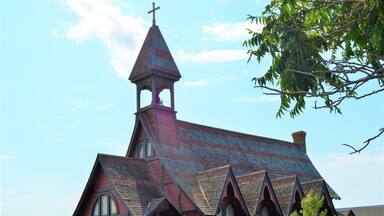 Century, the church was moved to the corner of Third St. and Rosser Ave. After the 1949 construction of a new Episcopal church, called the St. Georgeâs Episcopal Memorial Church, the original St. Georgeâs was donated to the State Historical Society and was moved to its present location at Camp Hancock in 1961.