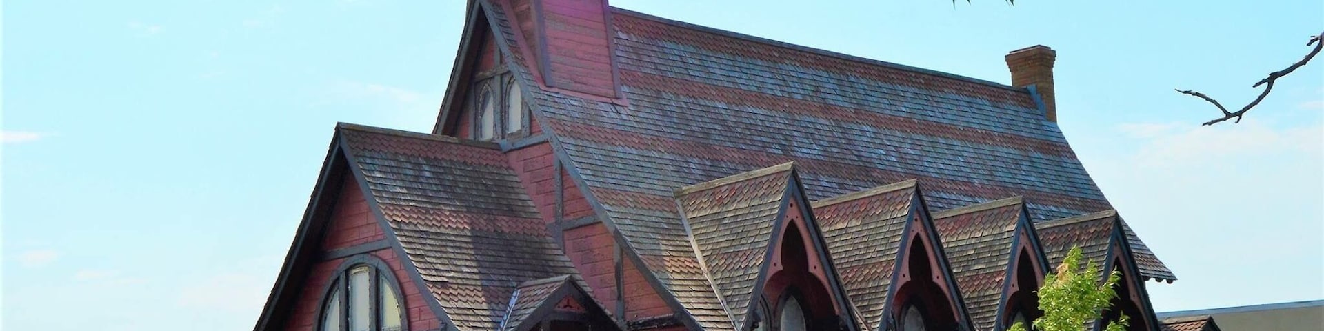 Century, the church was moved to the corner of Third St. and Rosser Ave. After the 1949 construction of a new Episcopal church, called the St. George’s Episcopal Memorial Church, the original St. George’s was donated to the State Historical Society and was moved to its present location at Camp Hancock in 1961.