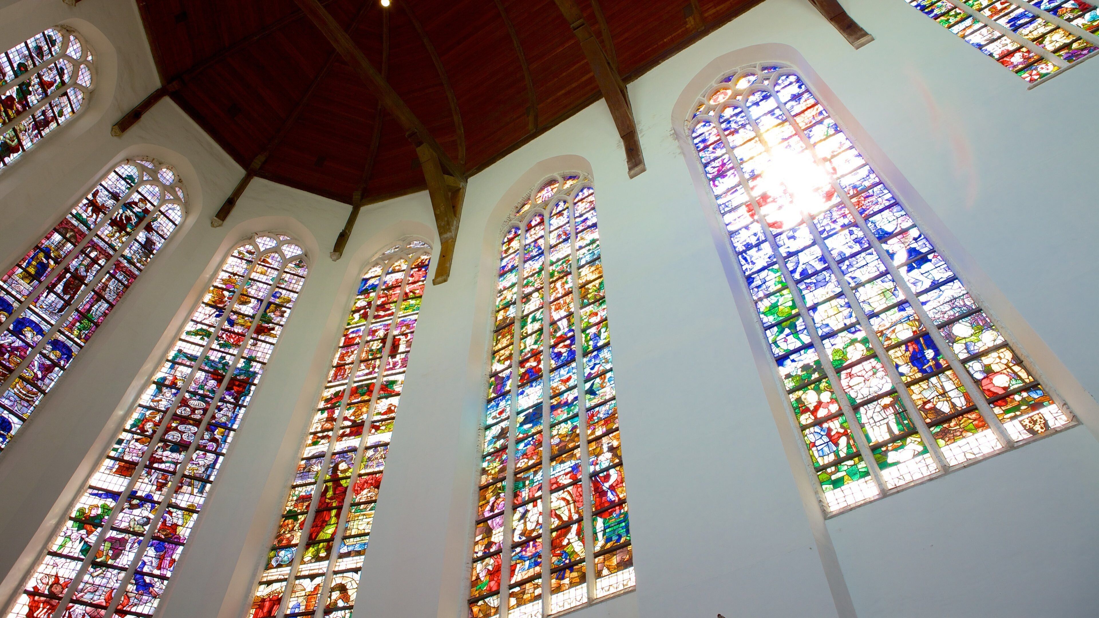 Oude Kerk featuring a church or cathedral, religious elements and interior views