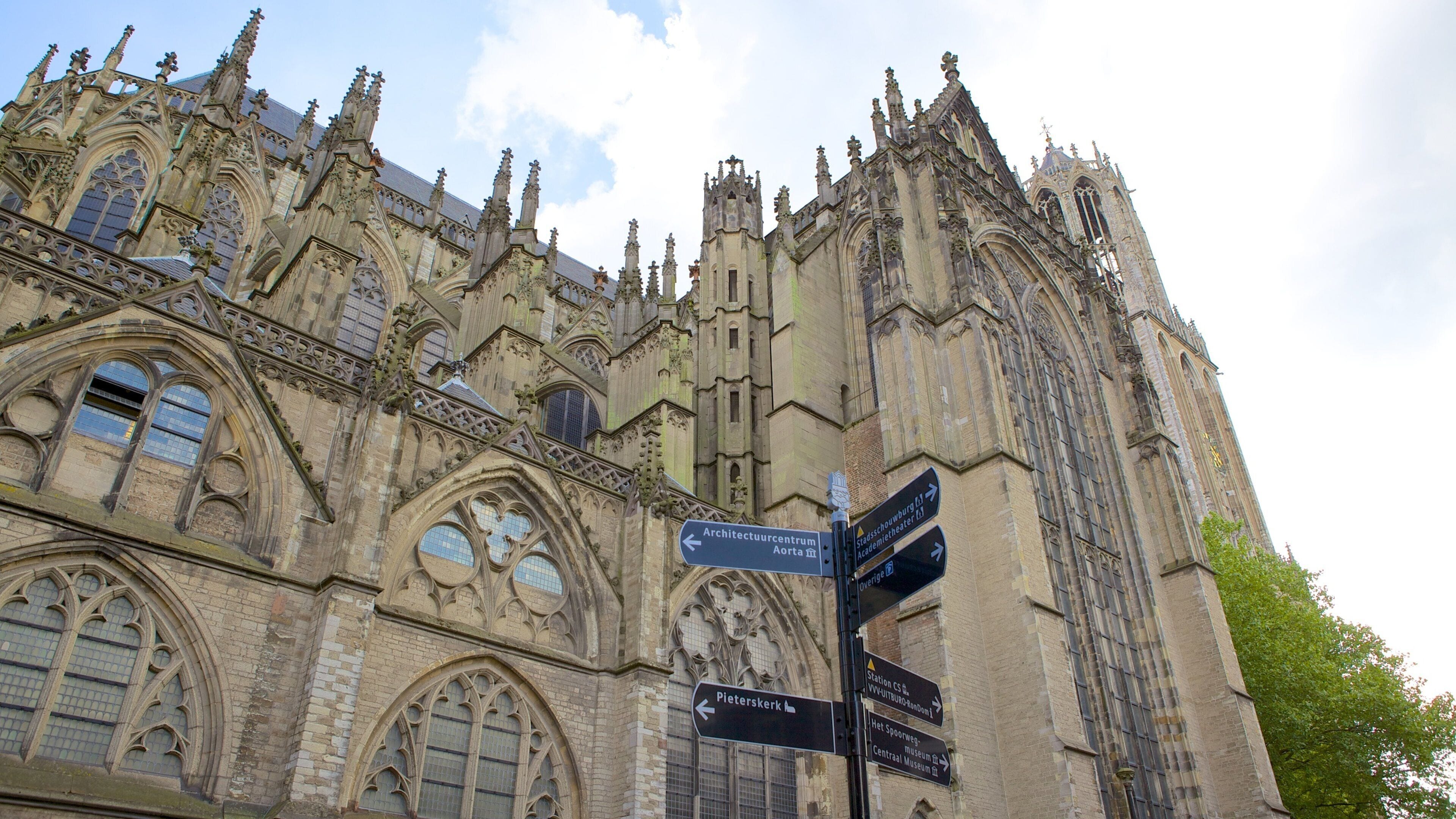Dom Church showing heritage architecture, heritage elements and a church or cathedral