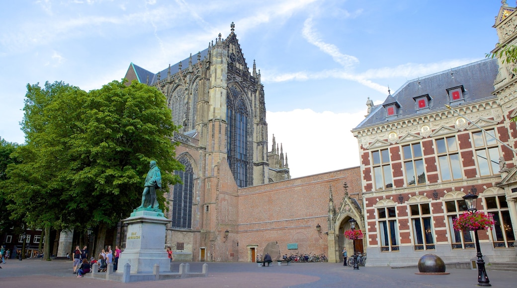 Dom Church which includes street scenes, religious aspects and a church or cathedral