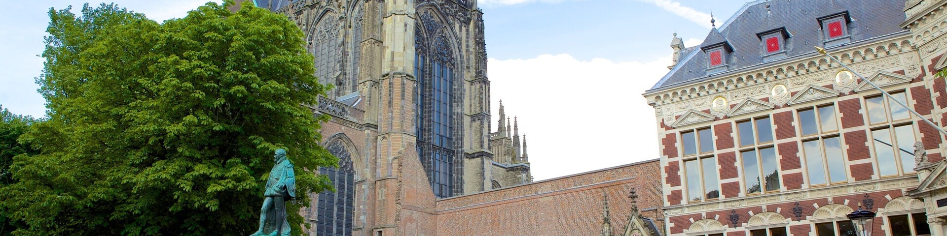 Dom Church which includes street scenes, religious aspects and a church or cathedral