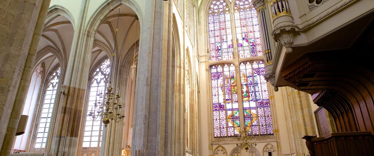 Domkerk johon kuuluu uskonnolliset kohteet, kirkko tai katedraali ja sisäkuvat