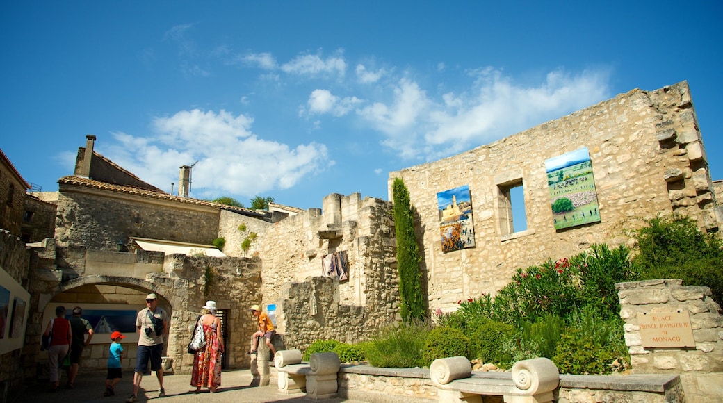 ChĂąteau des Baux mettant en vedette patrimoine architectural et ruine