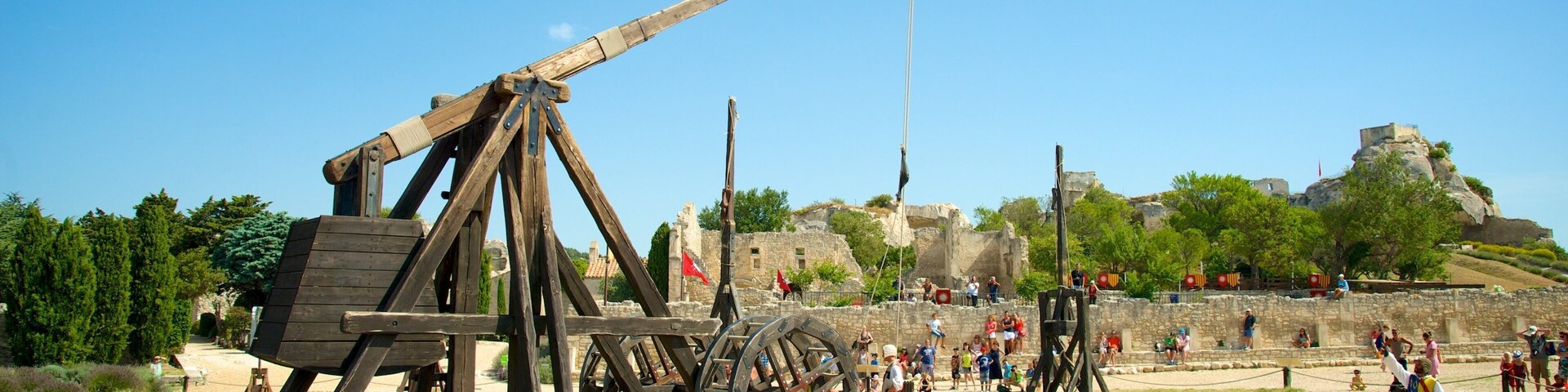 Chateau des Baux which includes chateau or palace