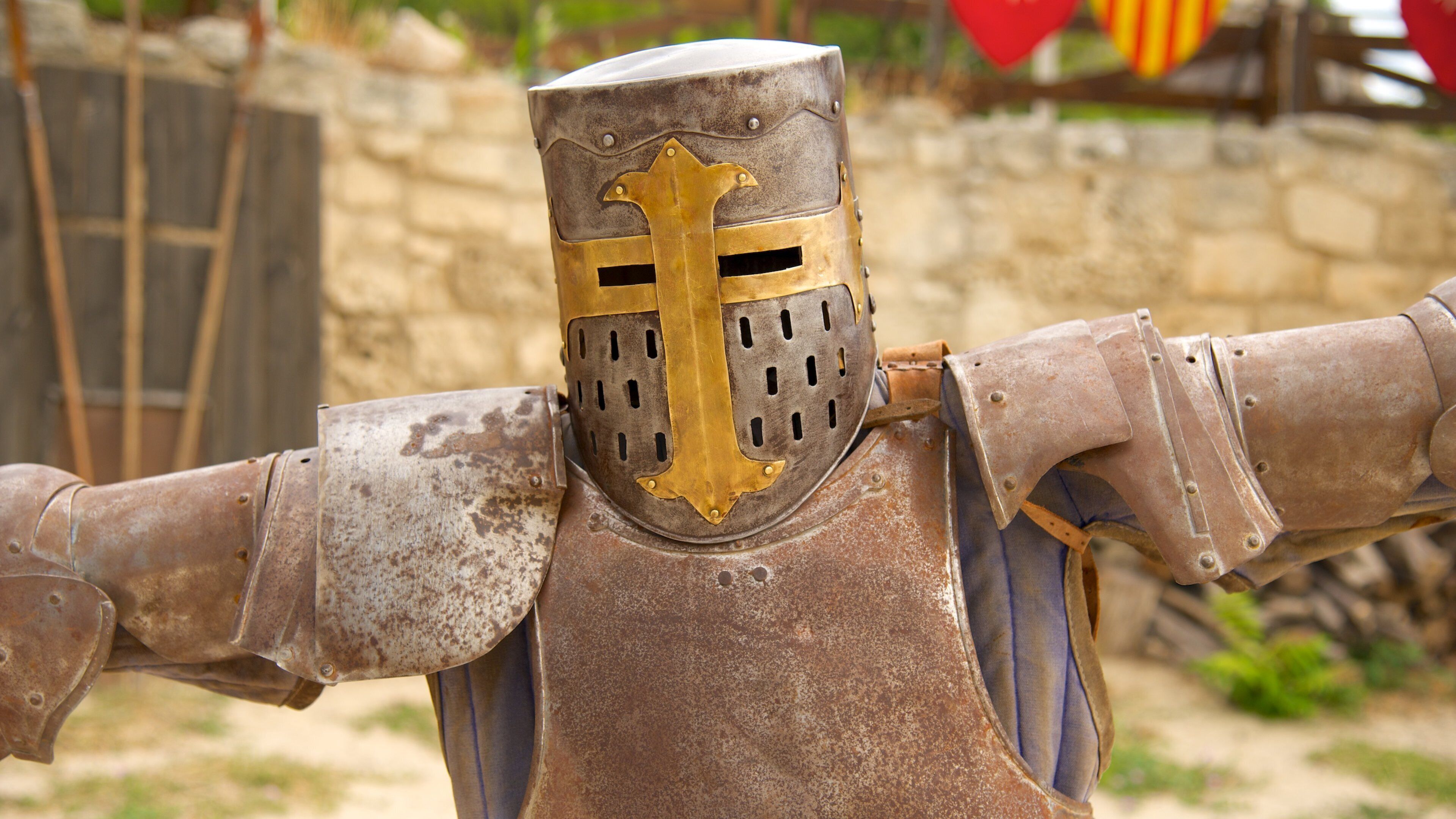 Chateau des Baux showing military items, art and outdoor art