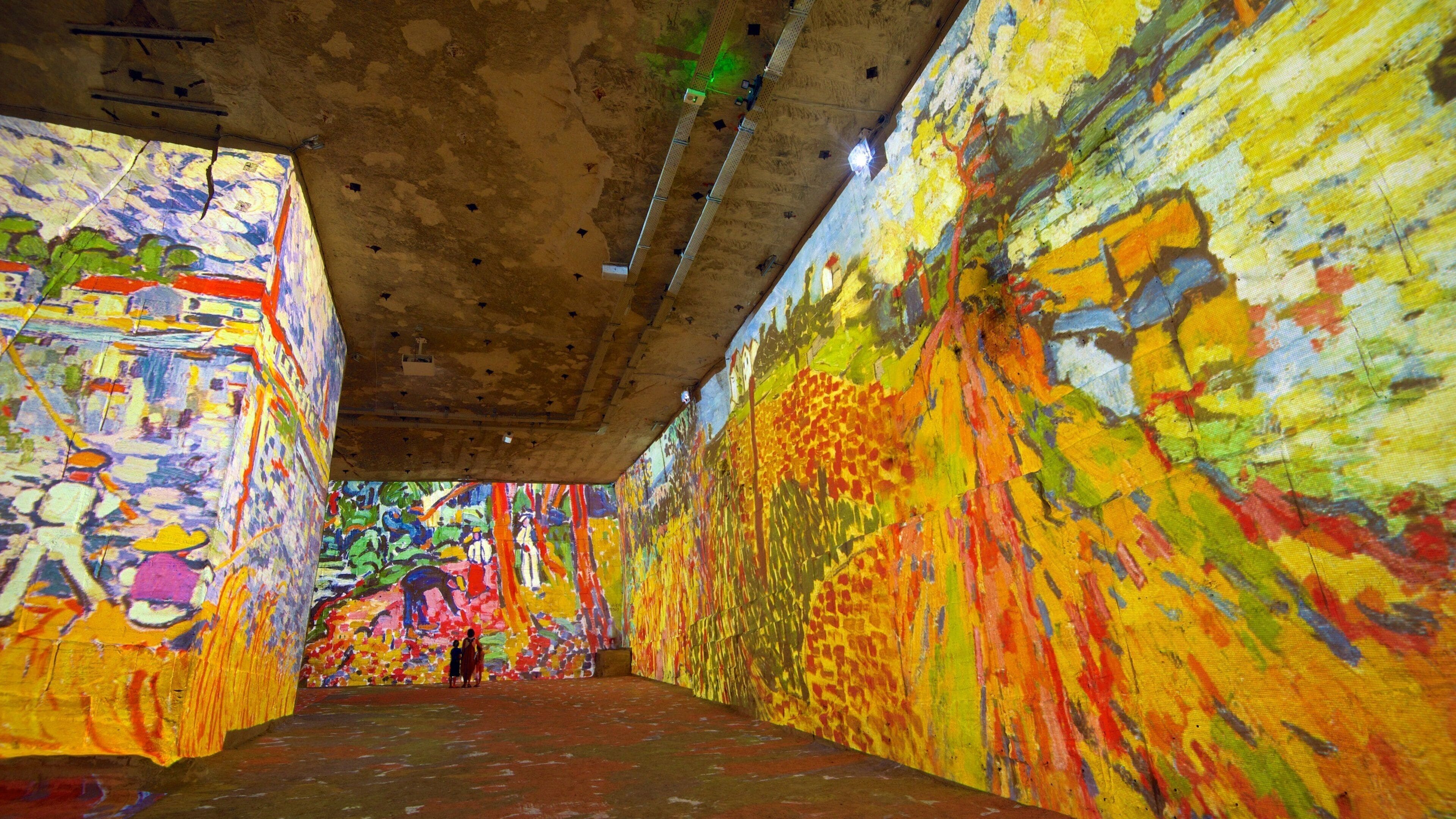 Carrieres de Lumieres which includes interior views and art