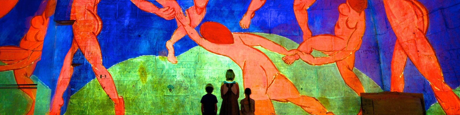 Carrieres de Lumieres featuring art and interior views as well as a family