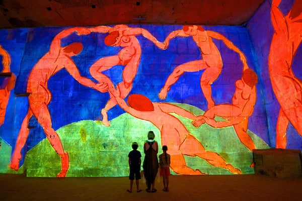 Carrieres de Lumieres featuring art and interior views as well as a family