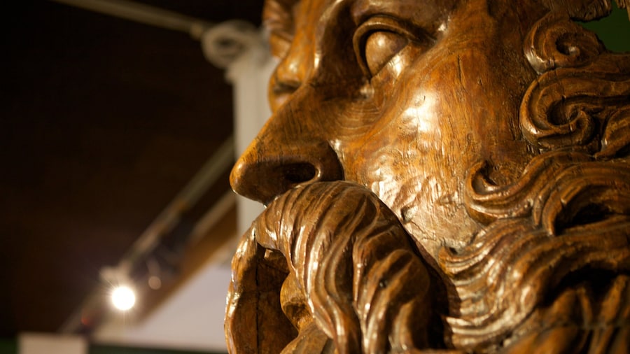 Musee National de la Marine แสดง อนุสาวรีย์หรือรูปปั้น และ การตกแต่งภายใน