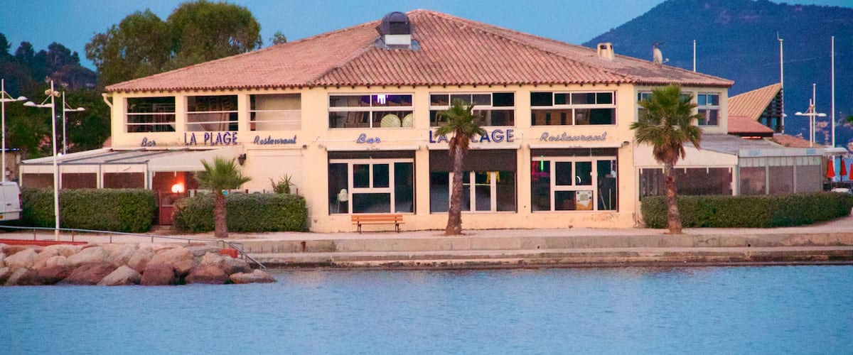 Plage de Toulon mettant en vedette vues littorales