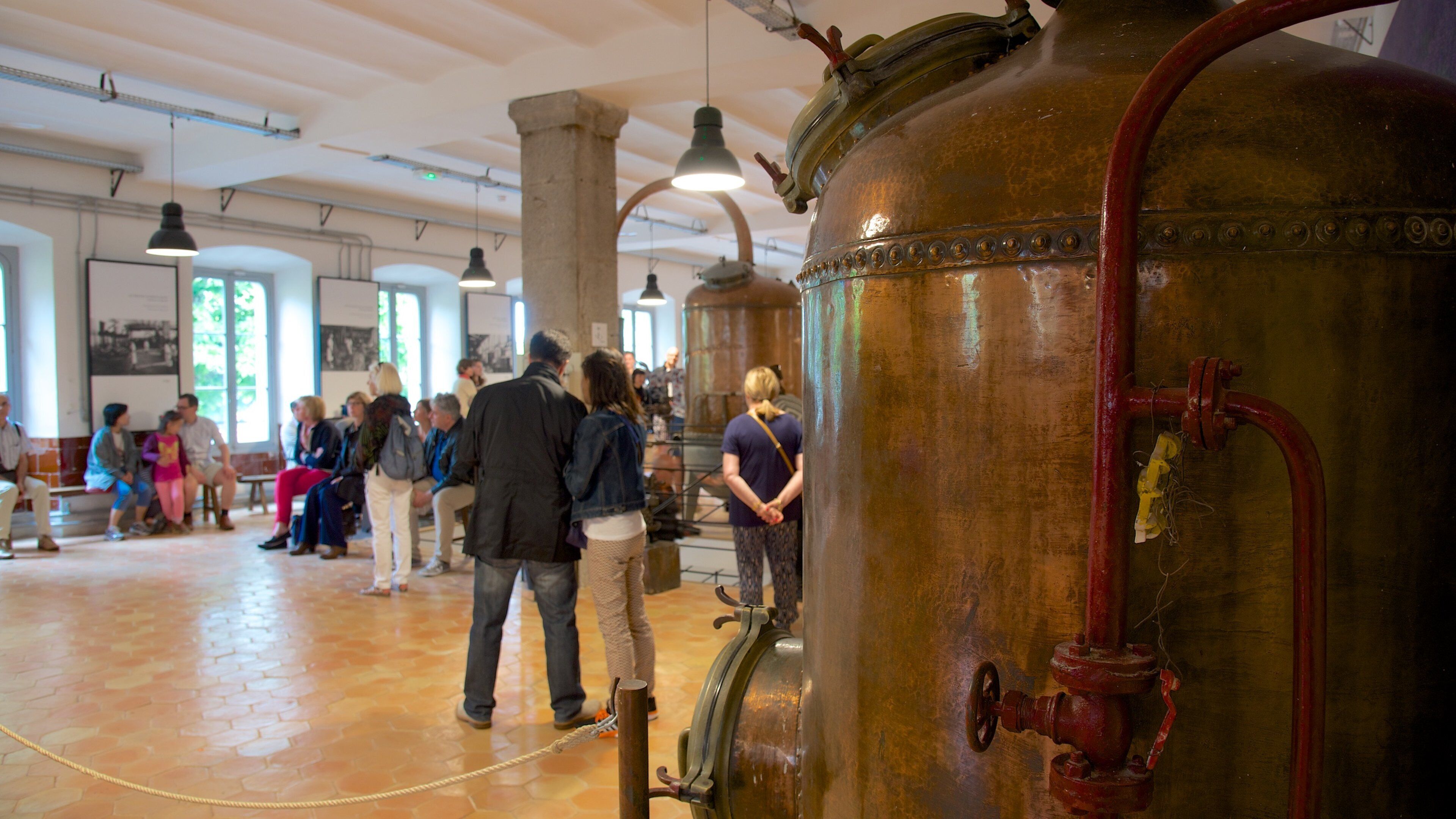 Musée International de la Parfumerie mettant en vedette vues intérieures