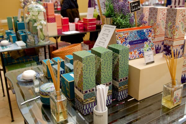 International Perfume Museum featuring shopping