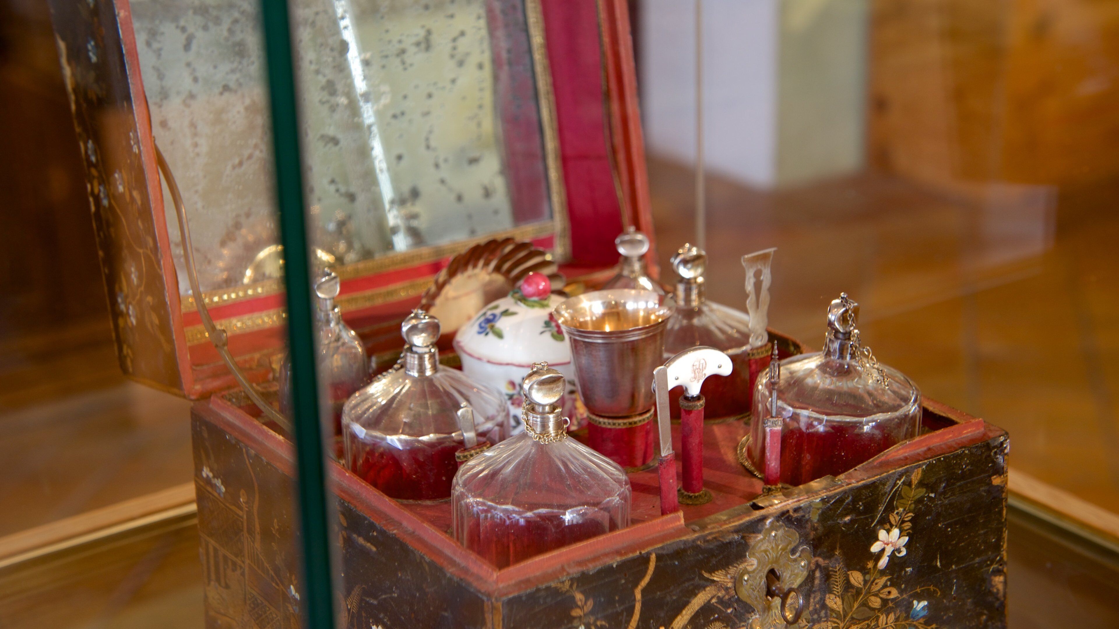 International Perfume Museum featuring interior views