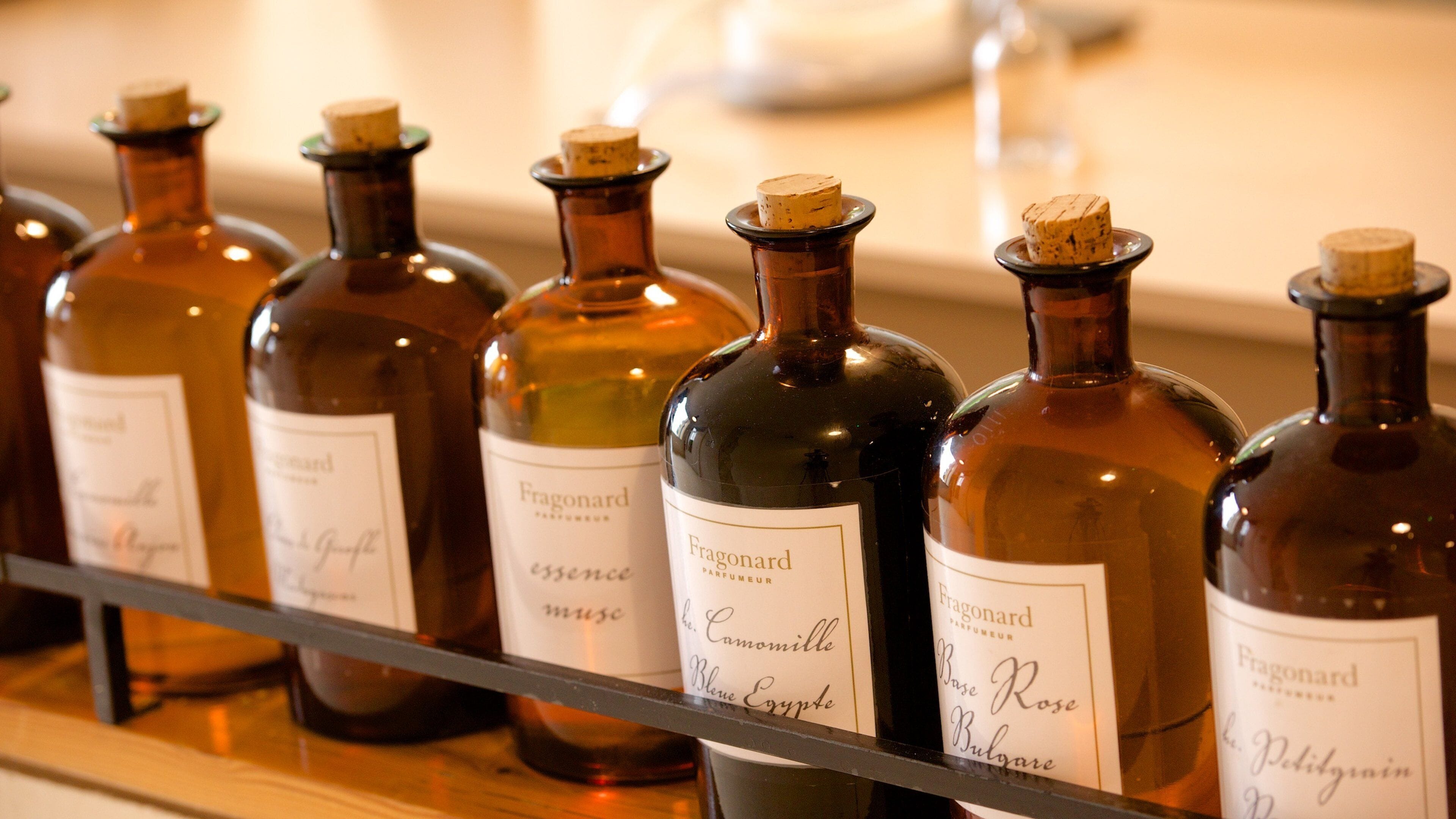 International Perfume Museum showing shopping