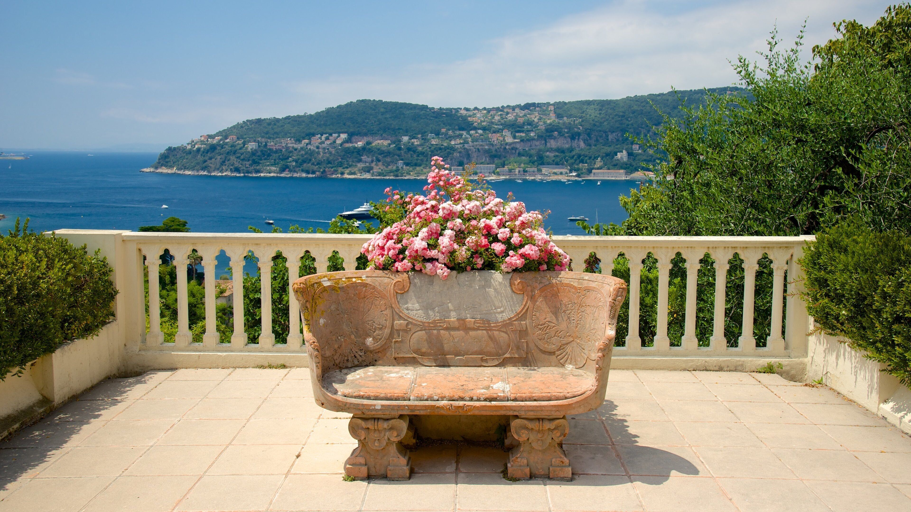 Villa Ephrussi which includes views