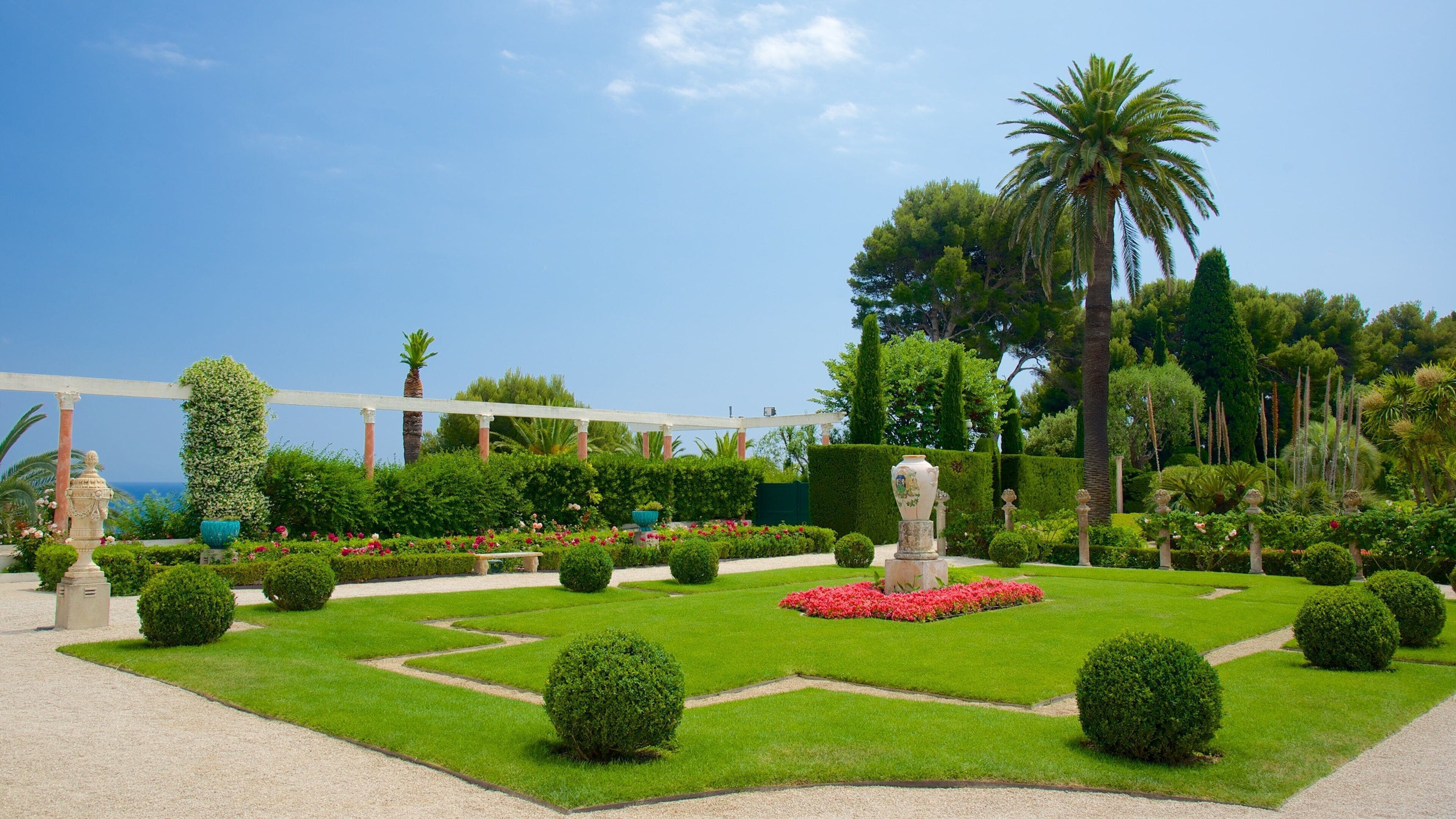 Villa Ephrussi which includes a garden