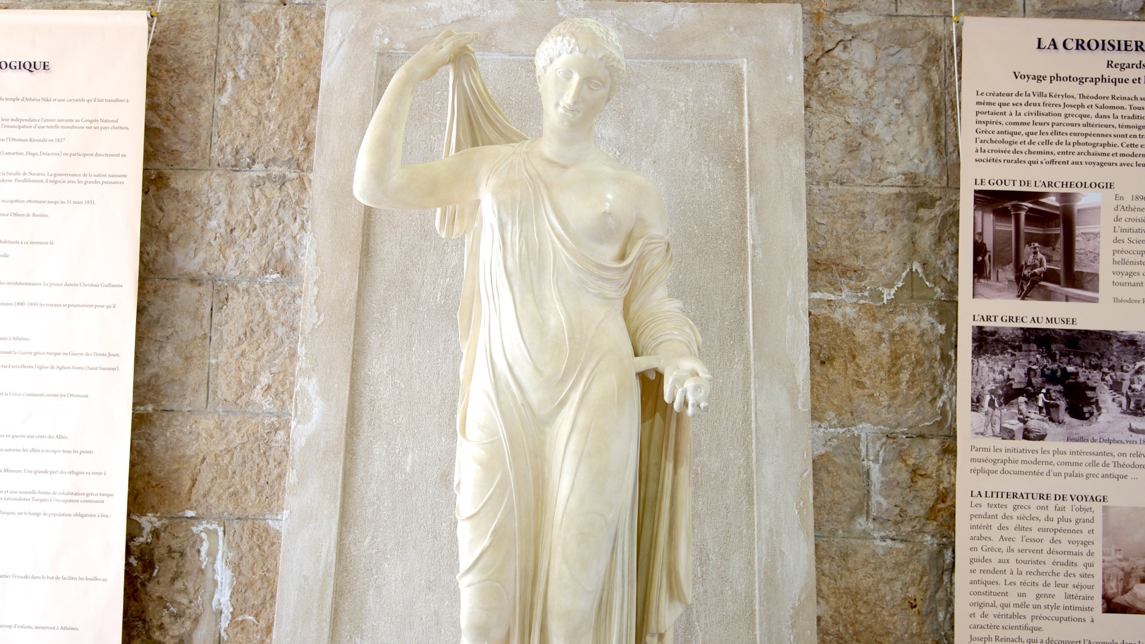 Villa Kerylos which includes a statue or sculpture