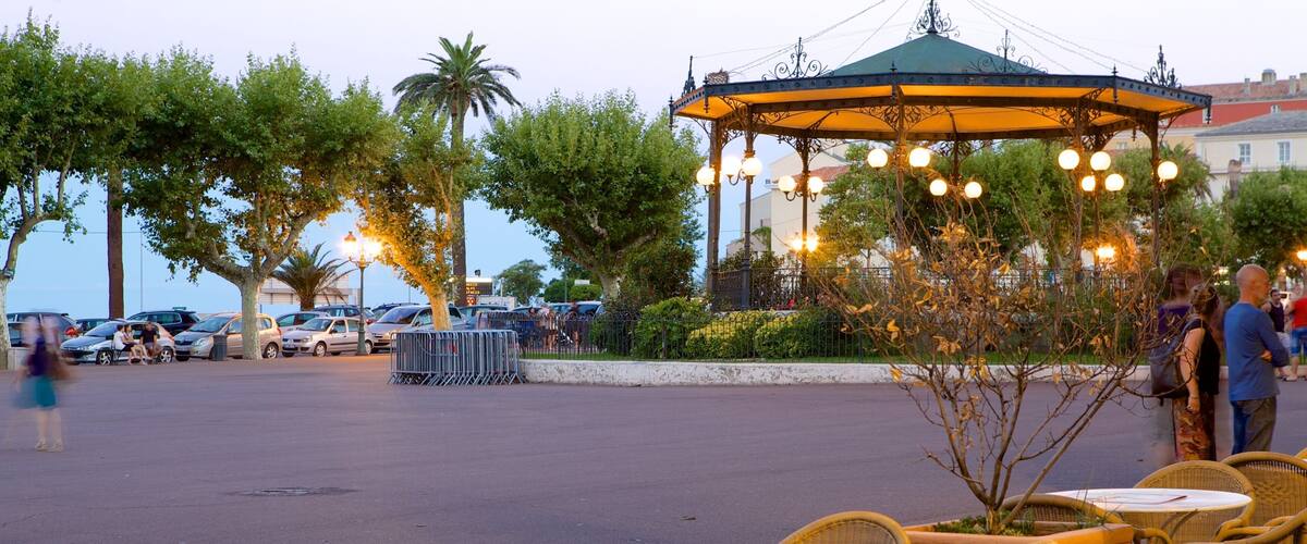 Place St-Nicolas featuring street scenes and a square or plaza