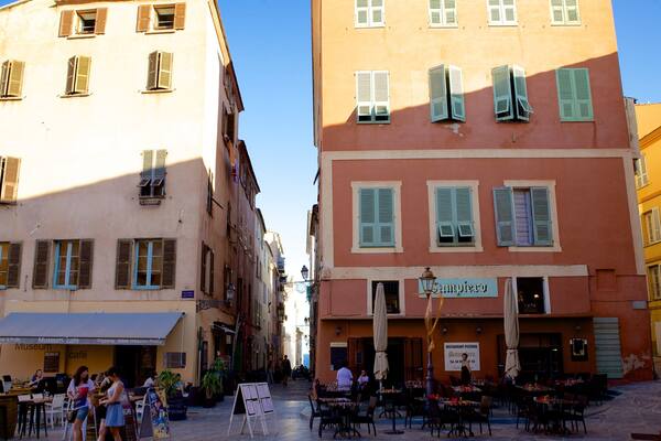 Place du Donjon which includes a house and street scenes