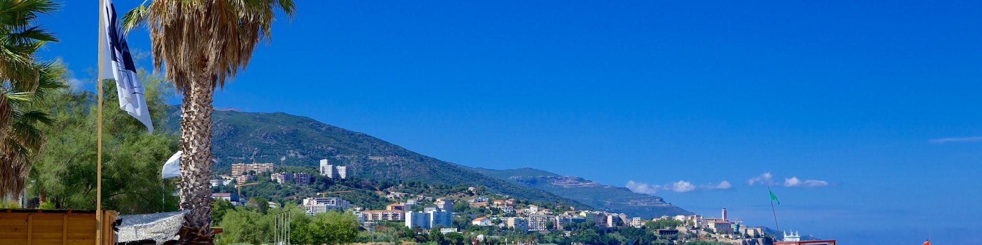 L\'Arinella Beach featuring a sandy beach