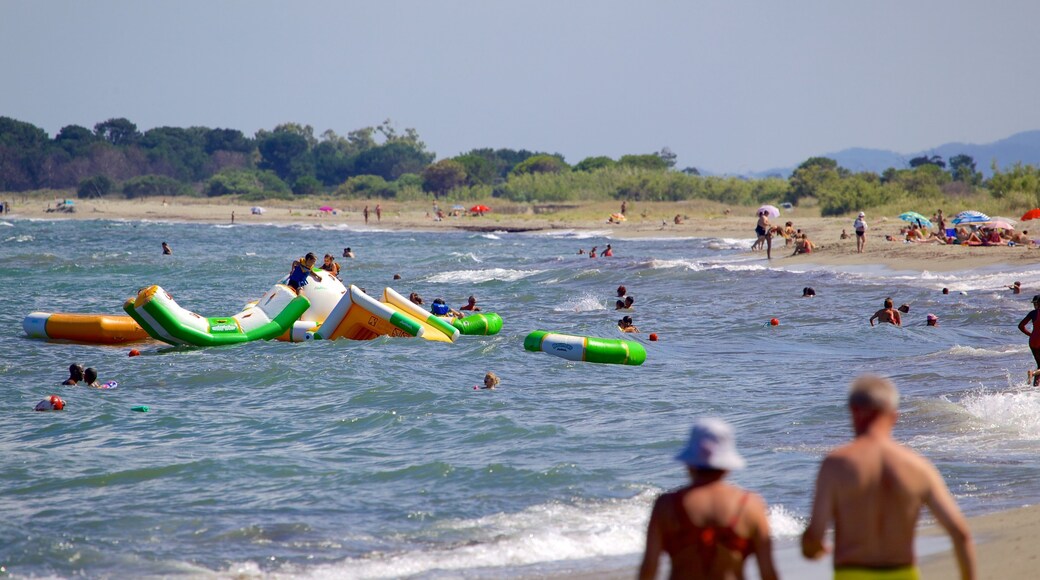 Playa de L´Arinella mostrando natación