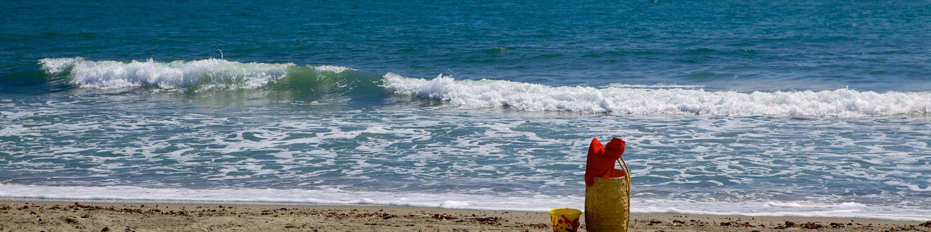 Playa de La Marana ofreciendo una playa de arena