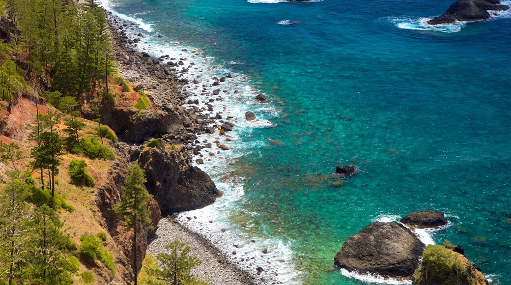 Anson Bay Beach bevat rotsachtige kustlijn en algemene kustgezichten