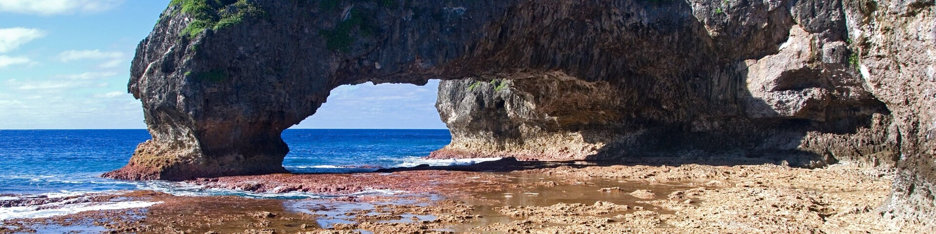 Talava Arches featuring rocky coastline