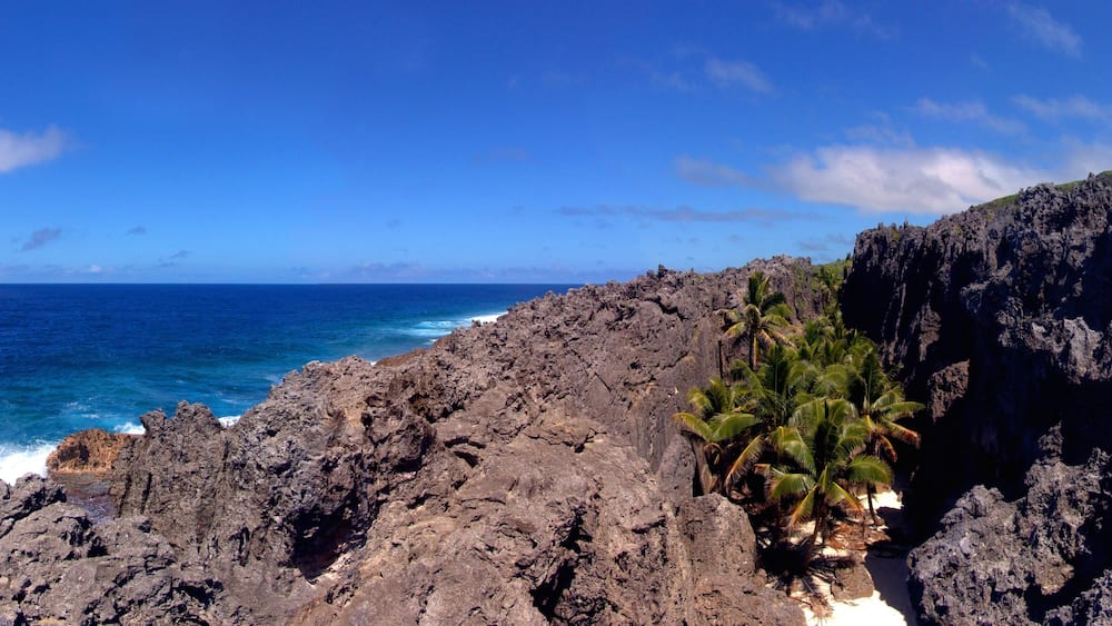 Togo Chasm featuring rocky coastline